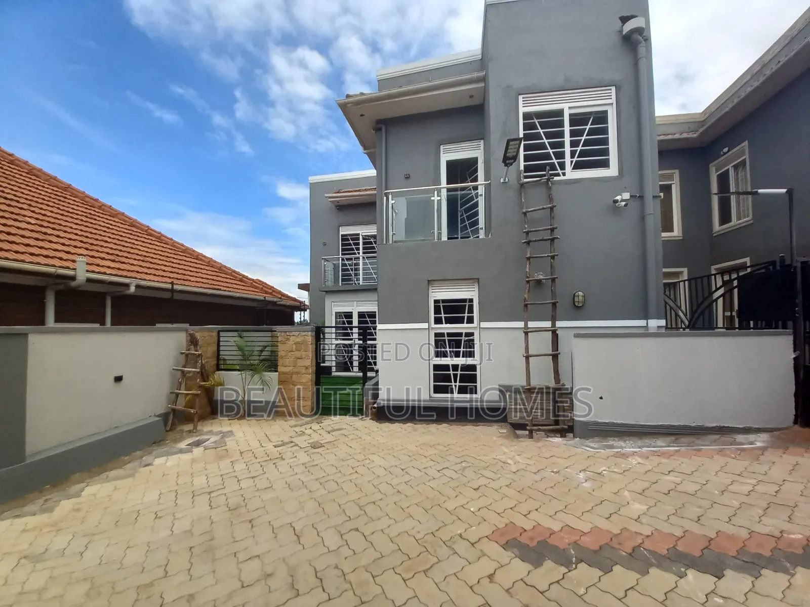 Furnished 4bdrm Duplex in Kira Rich for sale