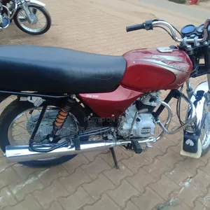 Bajaj Boxer BM100ES 2024 Red