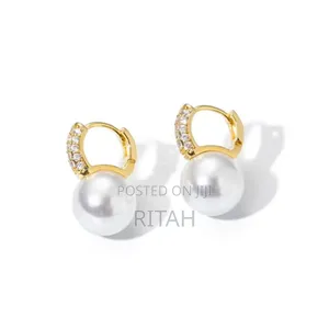 Fashionable Pearl Ear Rings