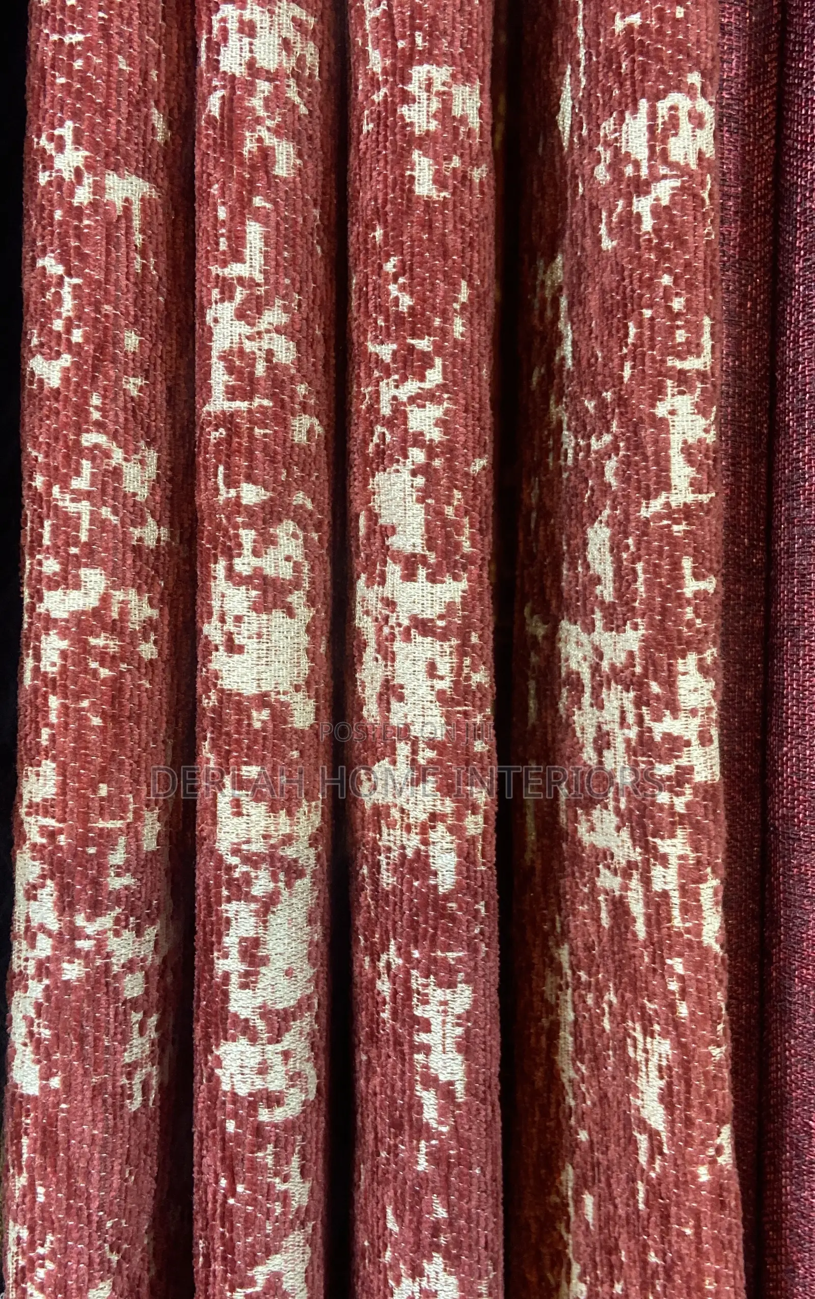 Quality Maroon Wixed With Cream Per Meter