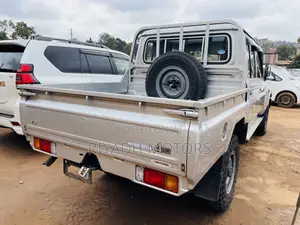 Toyota Land Cruiser 2015 Silver