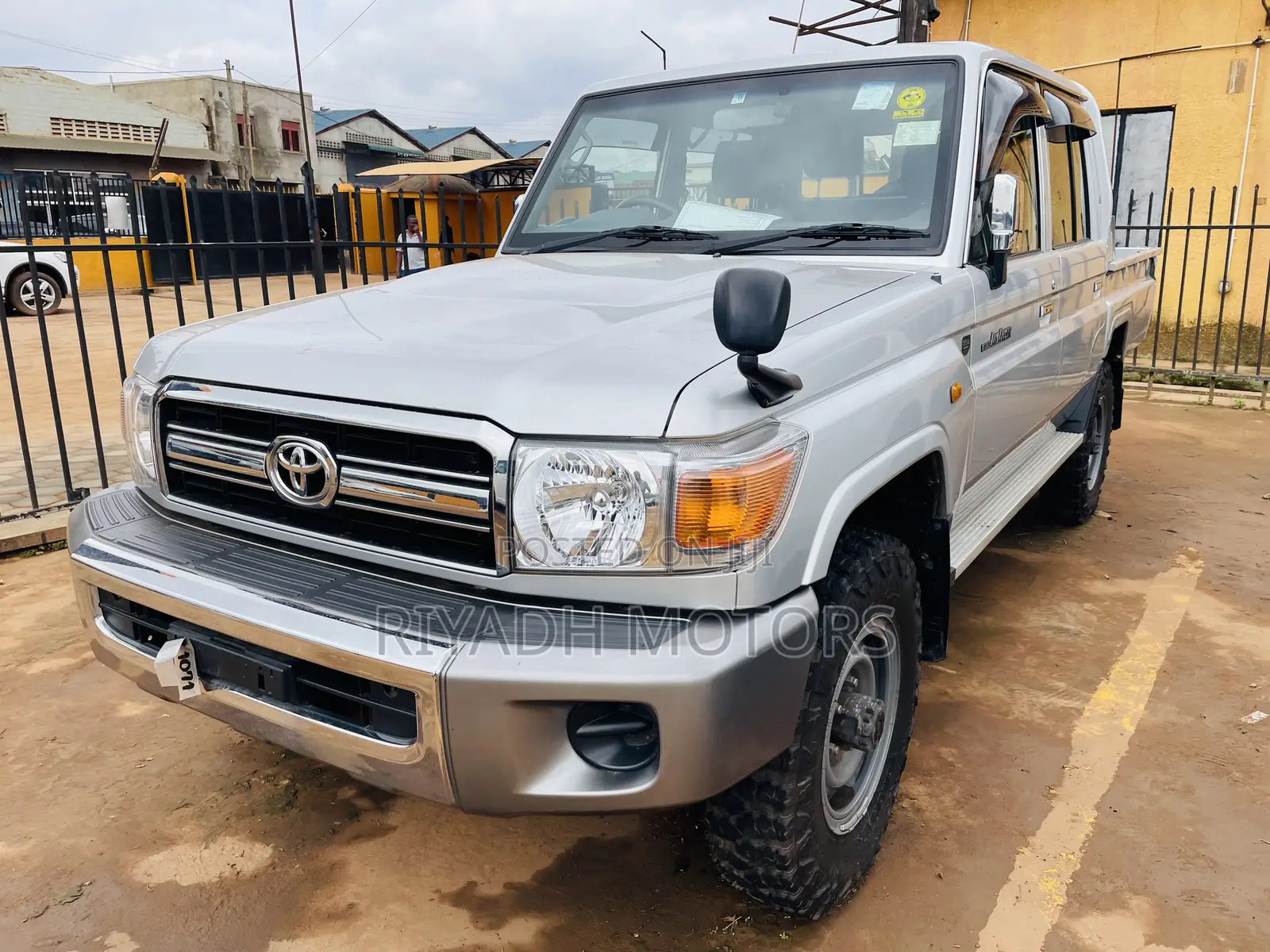 Toyota Land Cruiser 2015 Silver