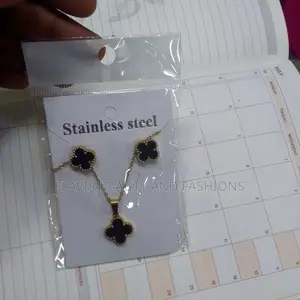 The Fashionable Unique Necklace With Earings