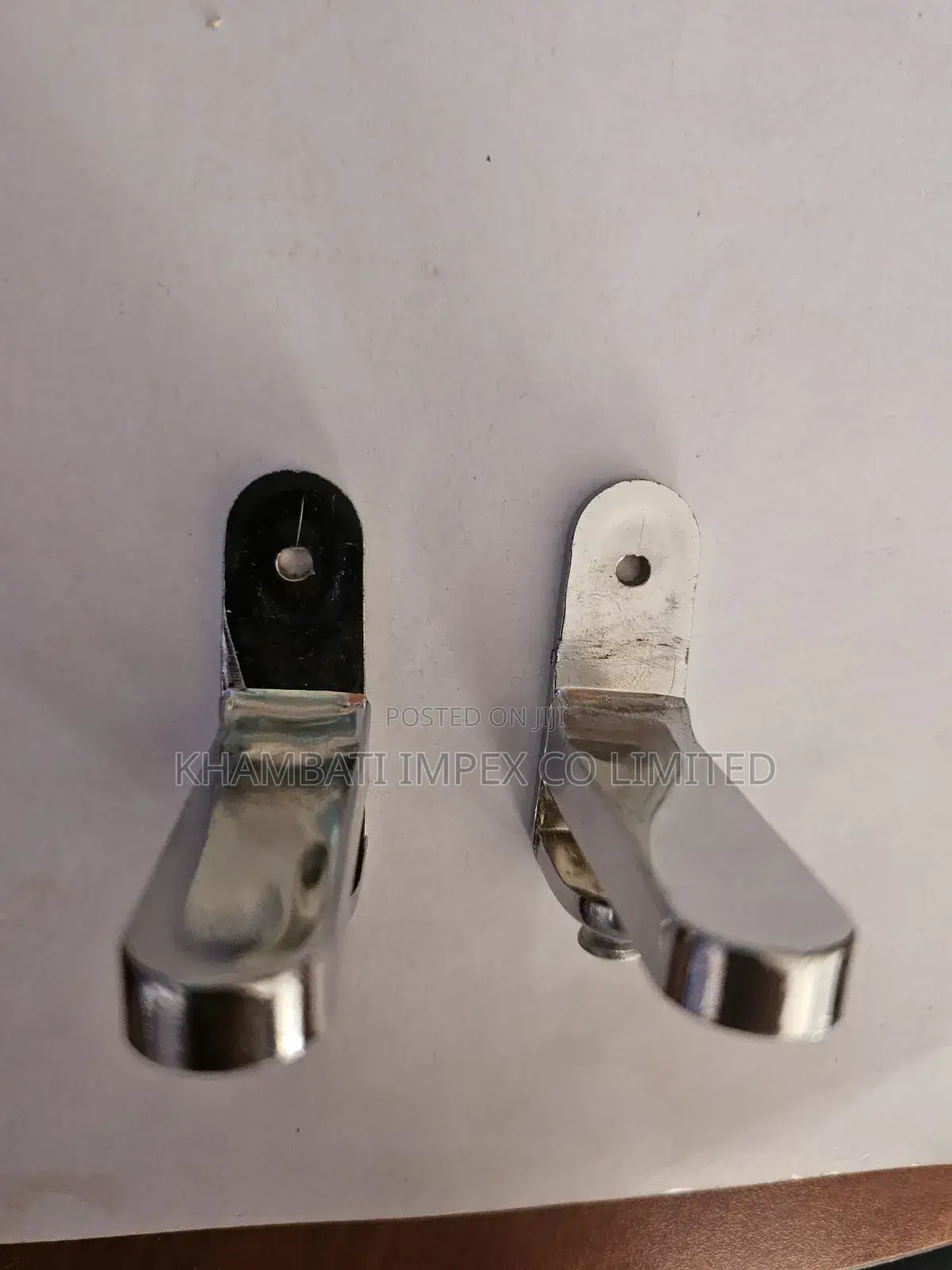 Mirror Shelf Clip Big 20,000 Ugx