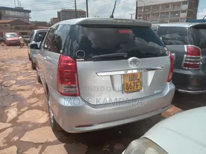 Photo - Toyota Wish 2005 Silver