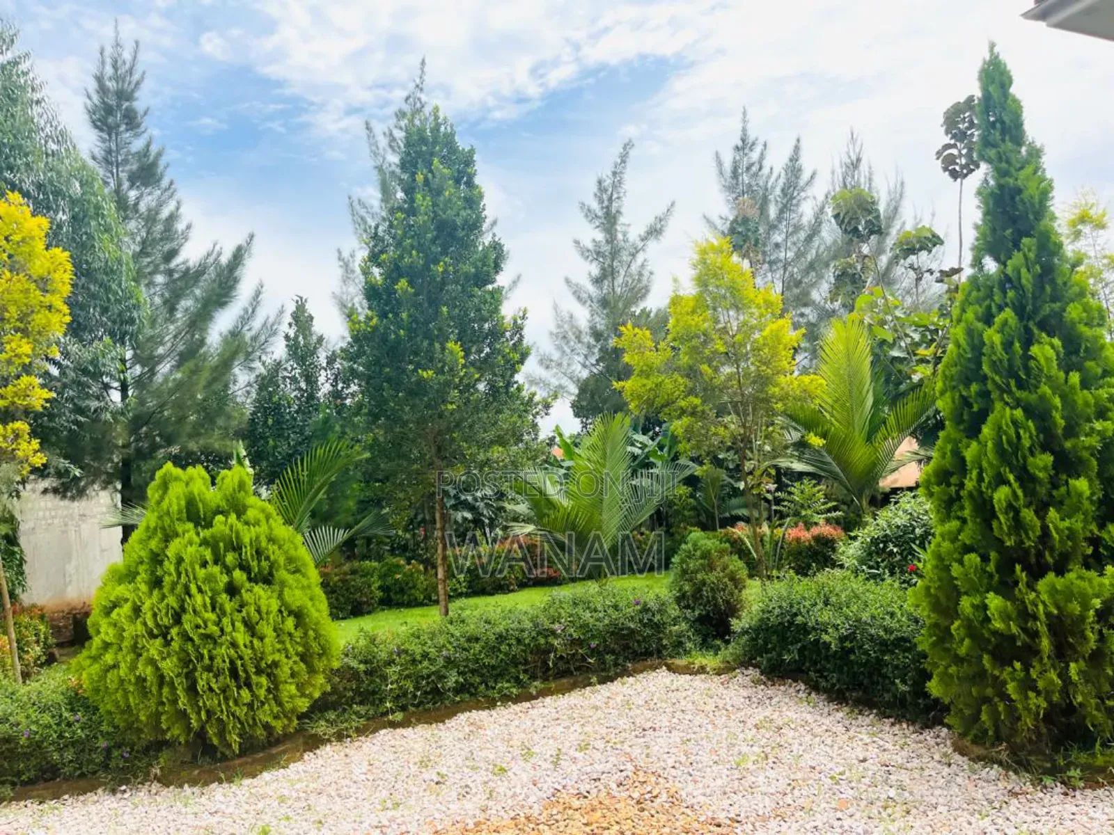12bdrm House in Namanve, Central Division for sale