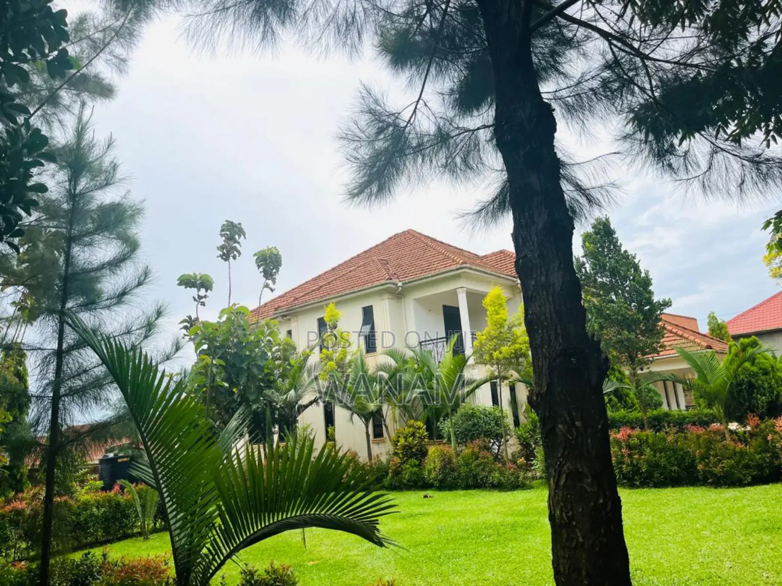 12bdrm House in Namanve, Central Division for sale