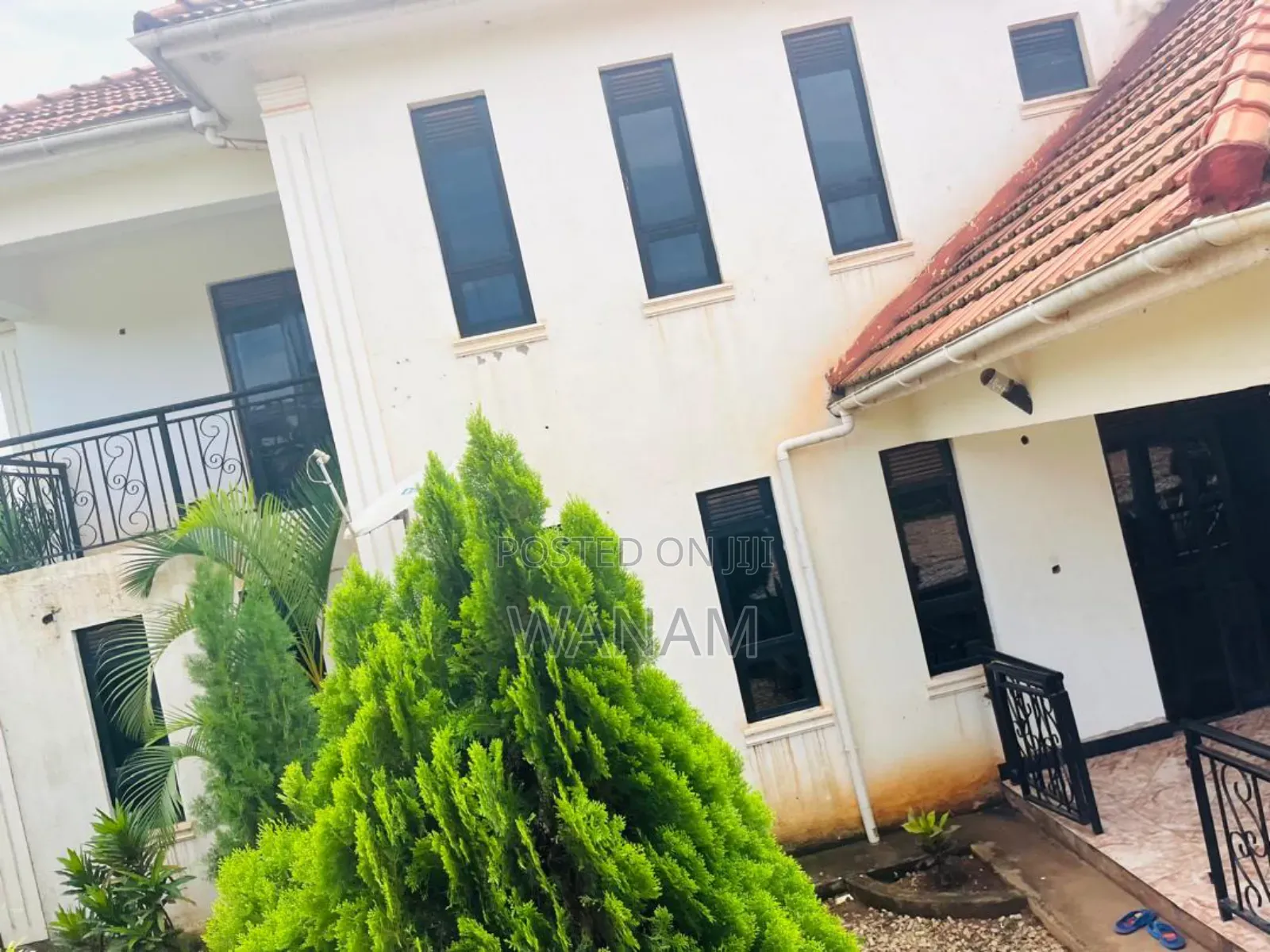 12bdrm House in Namanve, Central Division for sale