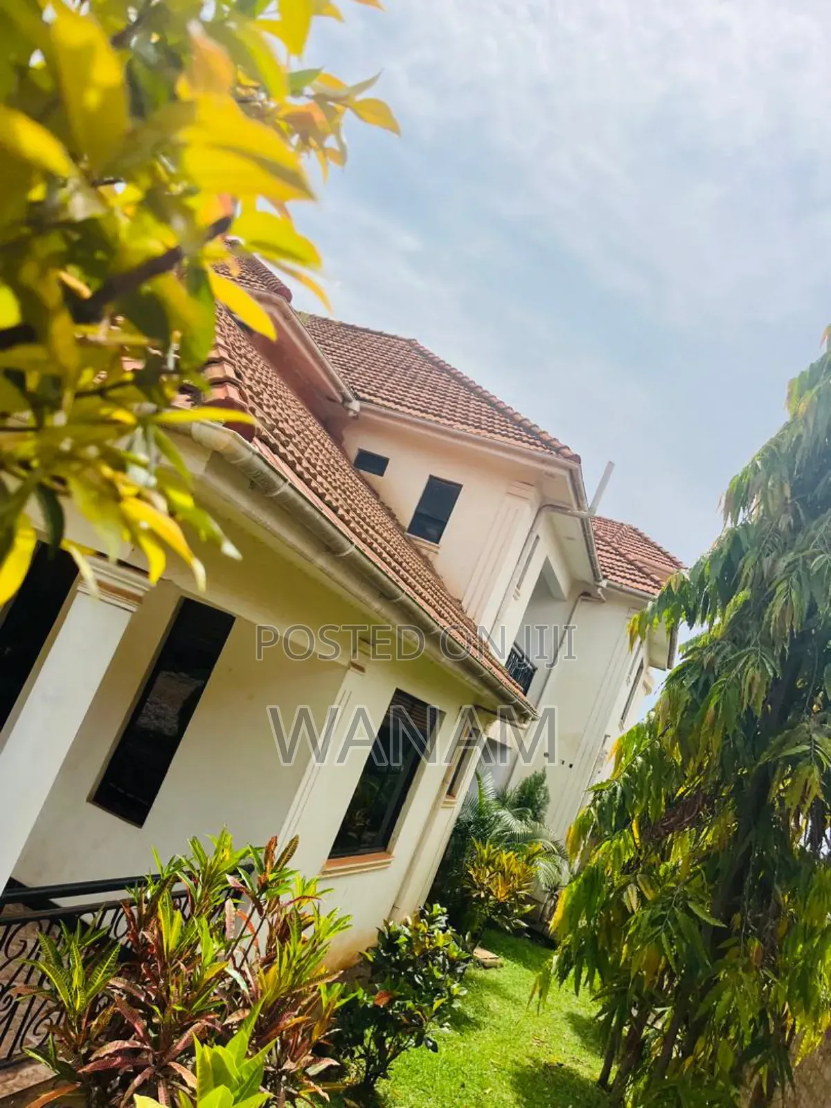 12bdrm House in Namanve, Central Division for sale