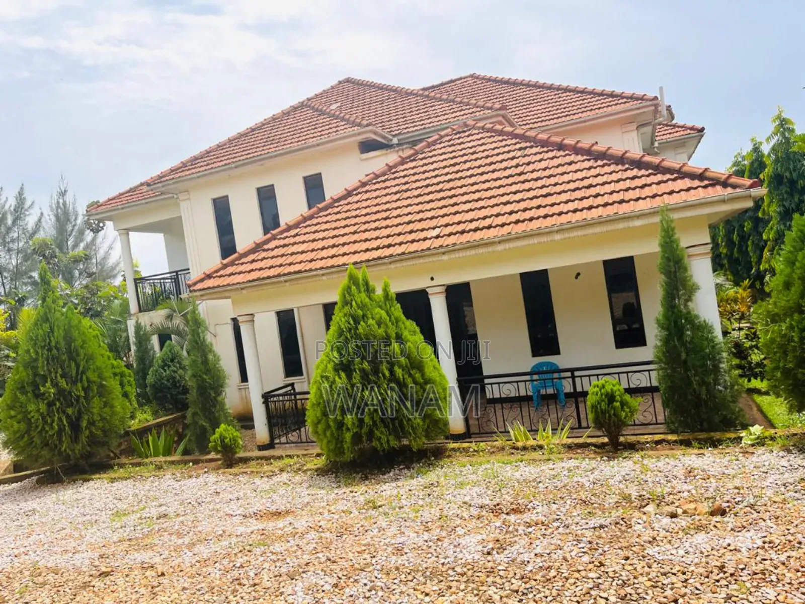12bdrm House in Namanve, Central Division for sale