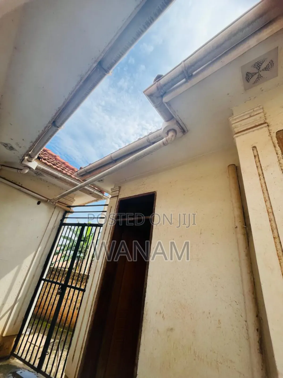 12bdrm House in Namanve, Central Division for sale