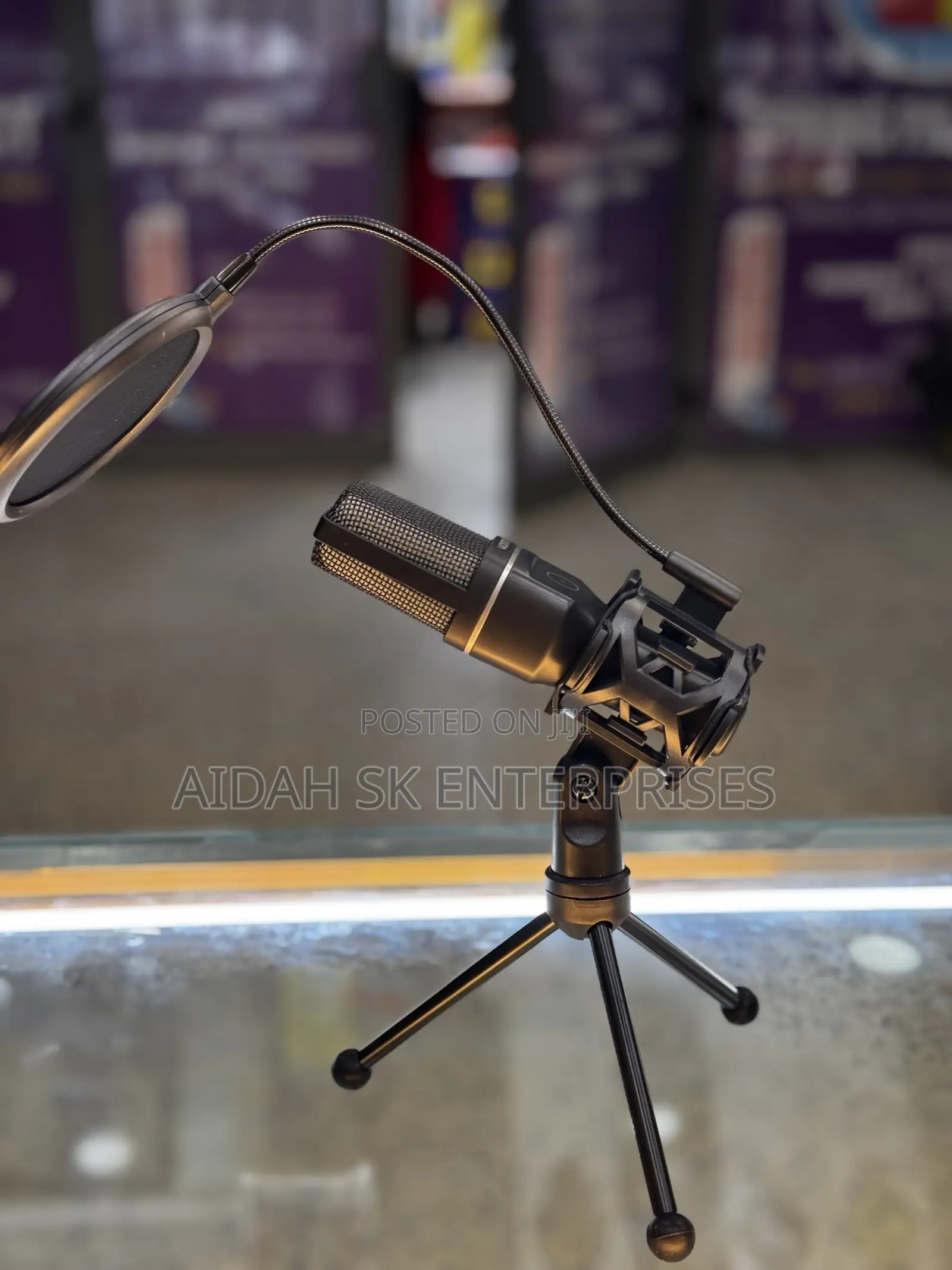 Yanmai SF-777W 2.4G Wireless Microphone