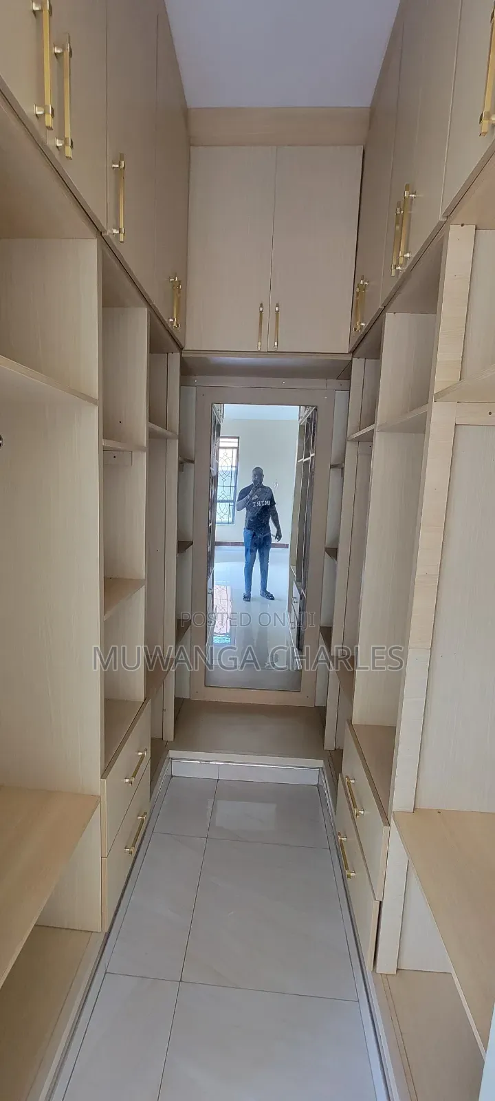 5bdrm Duplex in Fs Properties Ltd, Kira for sale