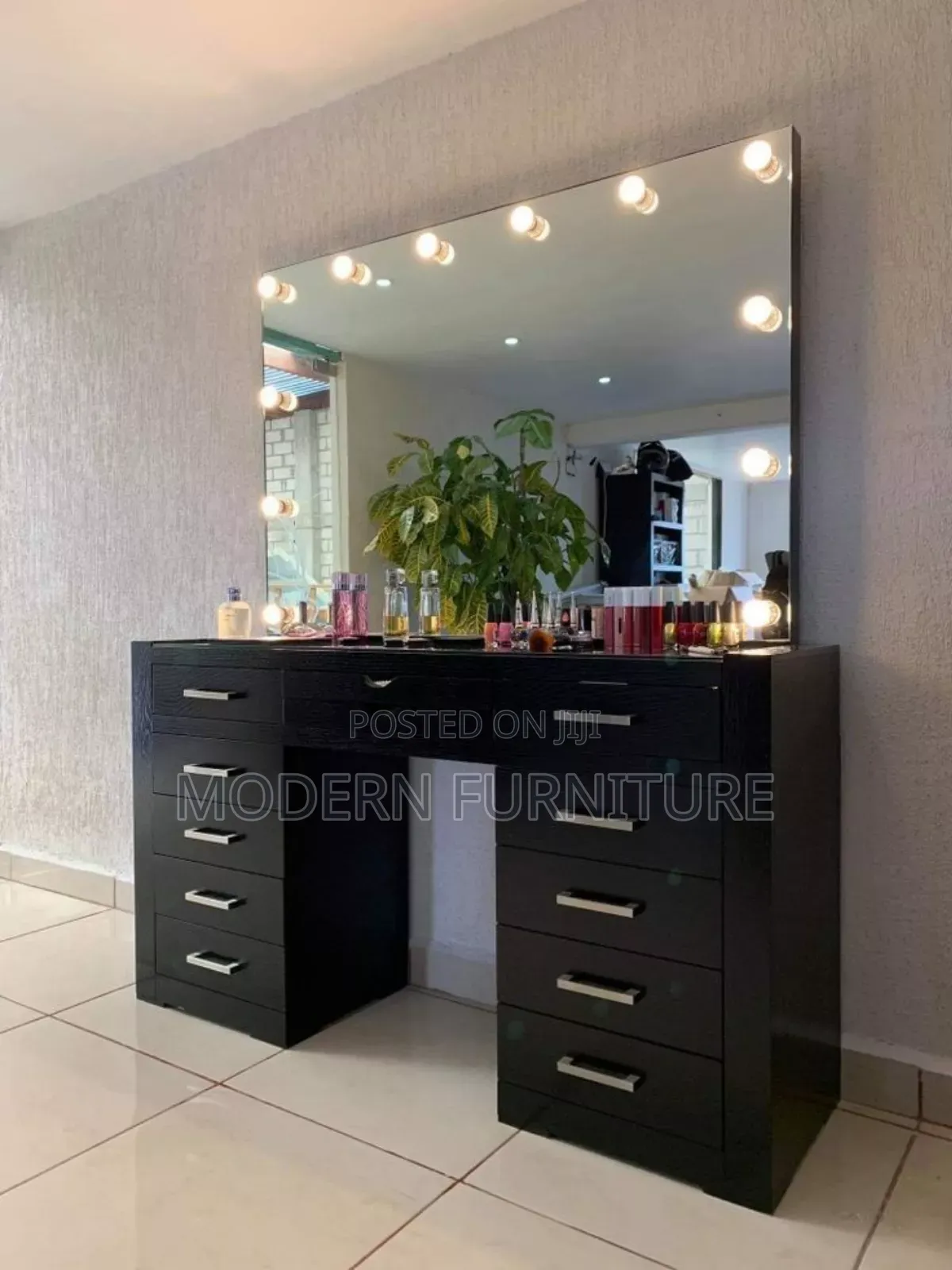 Make Up Table