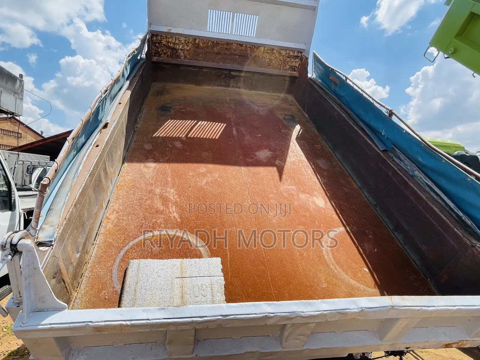 Hino Dumper J07E