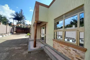 4bdrm Penthouse in Wakiso Senge~Kayunga for sale