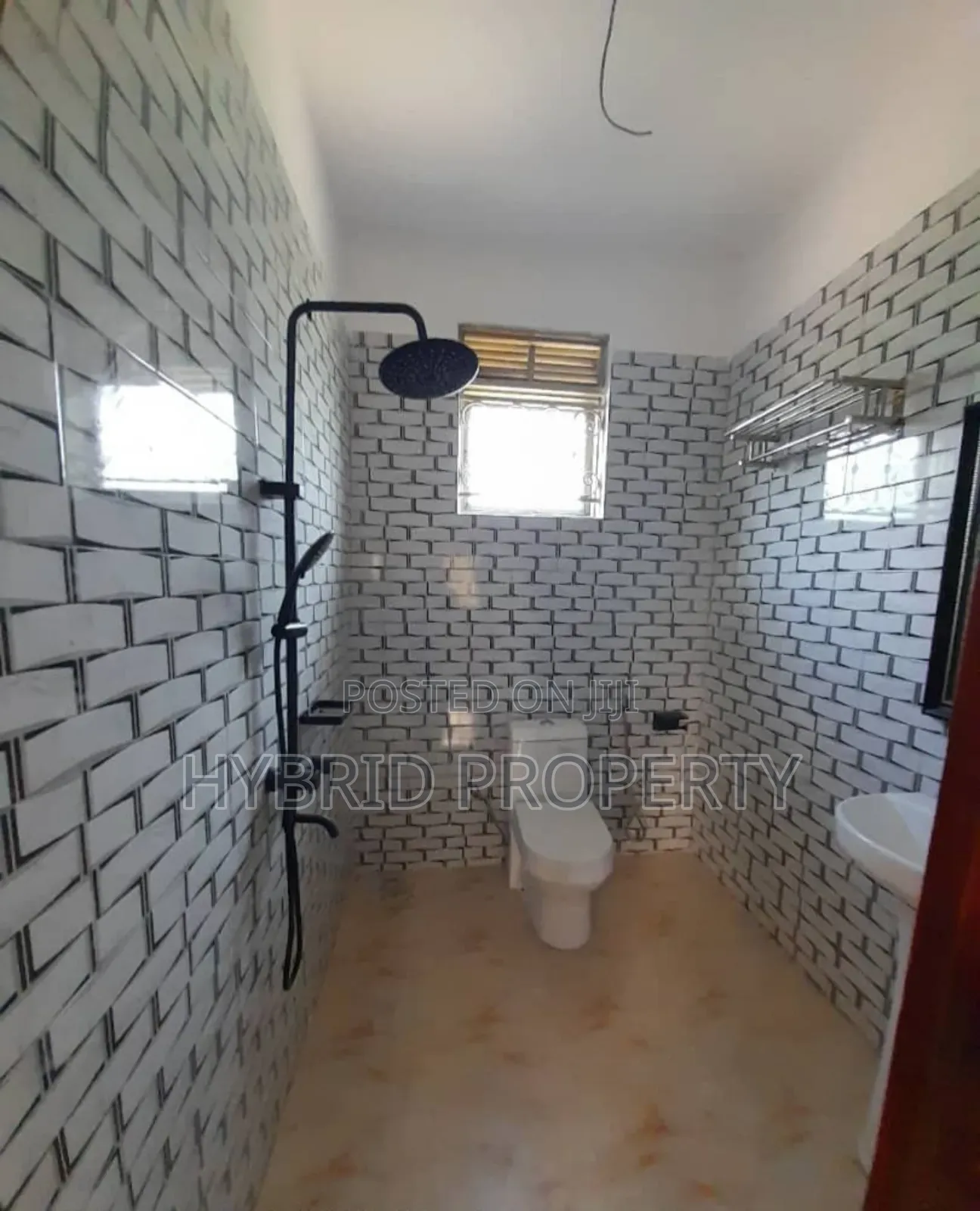 4bdrm Penthouse in Wakiso Senge~Kayunga for sale
