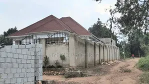3bdrm House in Matugga Along Bombo, Gombe for sale