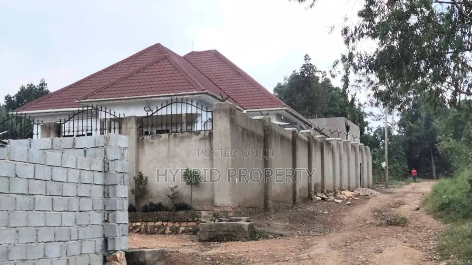 3bdrm House in Matugga Along Bombo, Gombe for sale