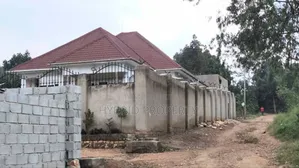 3bdrm House in Matugga Along Bombo, Gombe for sale