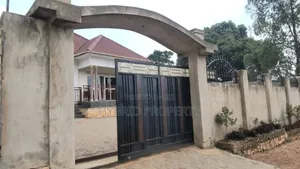 3bdrm House in Matugga Along Bombo, Gombe for sale