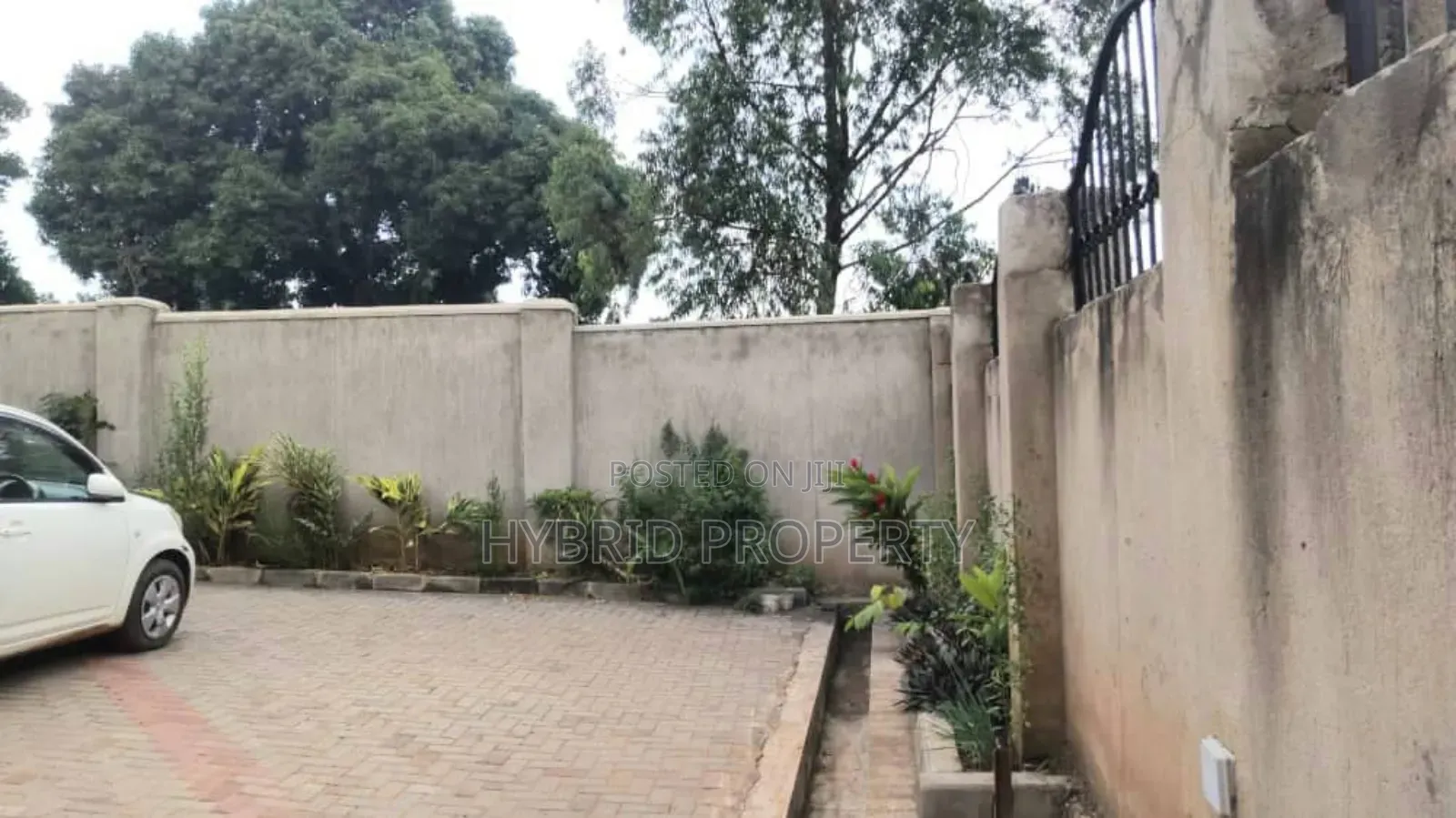 3bdrm House in Matugga Along Bombo, Gombe for sale