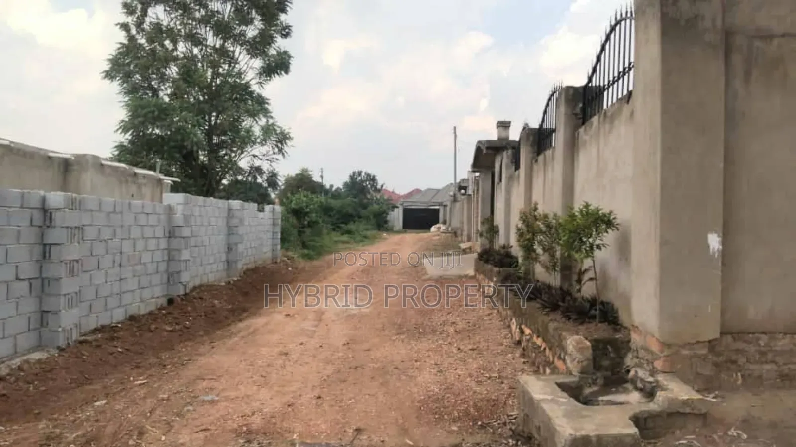 3bdrm House in Matugga Along Bombo, Gombe for sale