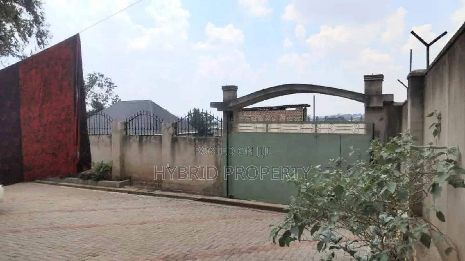 3bdrm House in Matugga Along Bombo, Gombe for sale