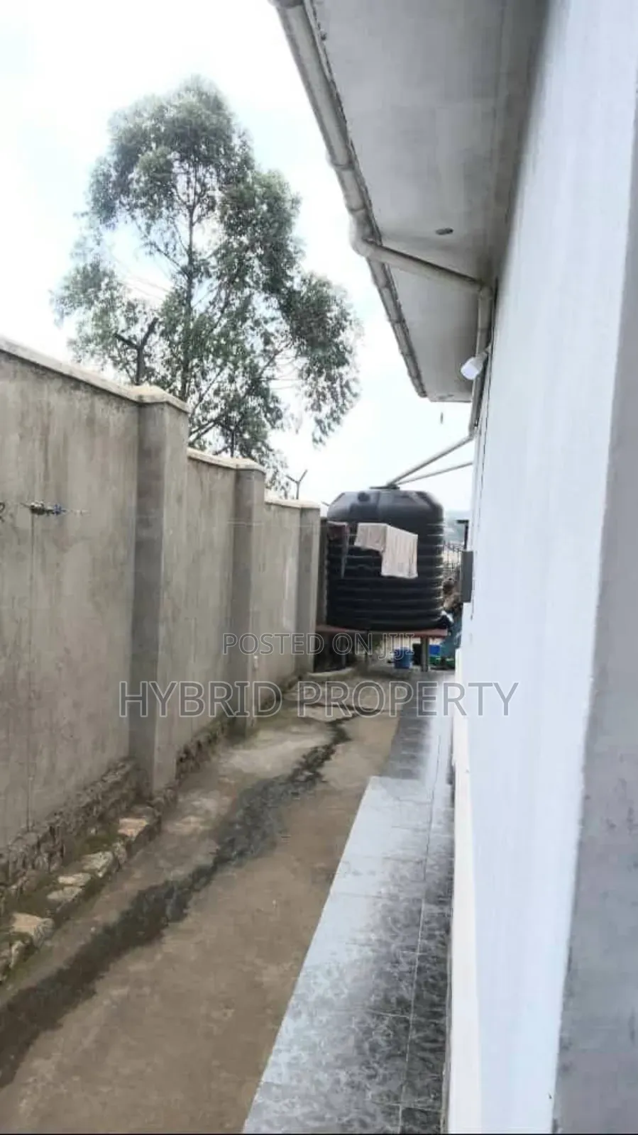3bdrm House in Matugga Along Bombo, Gombe for sale