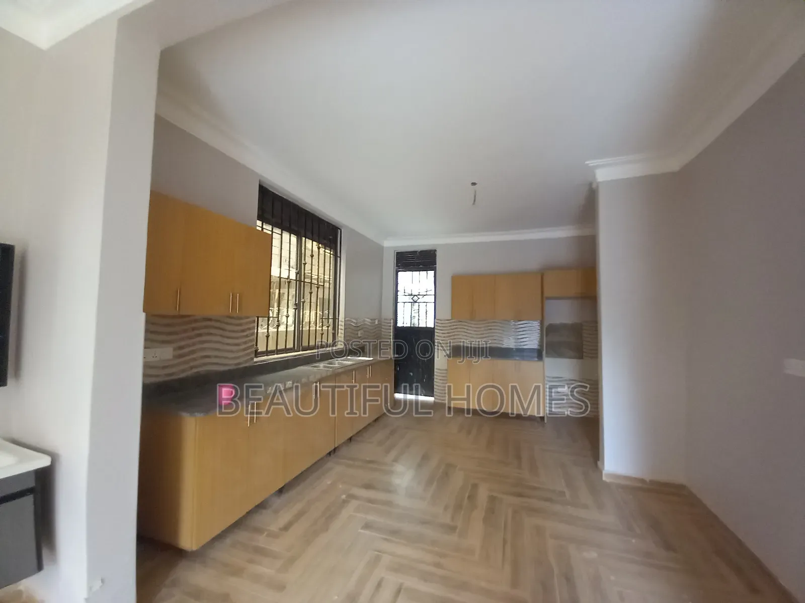 Furnished 4bdrm Duplex in Kira Mamerito for sale