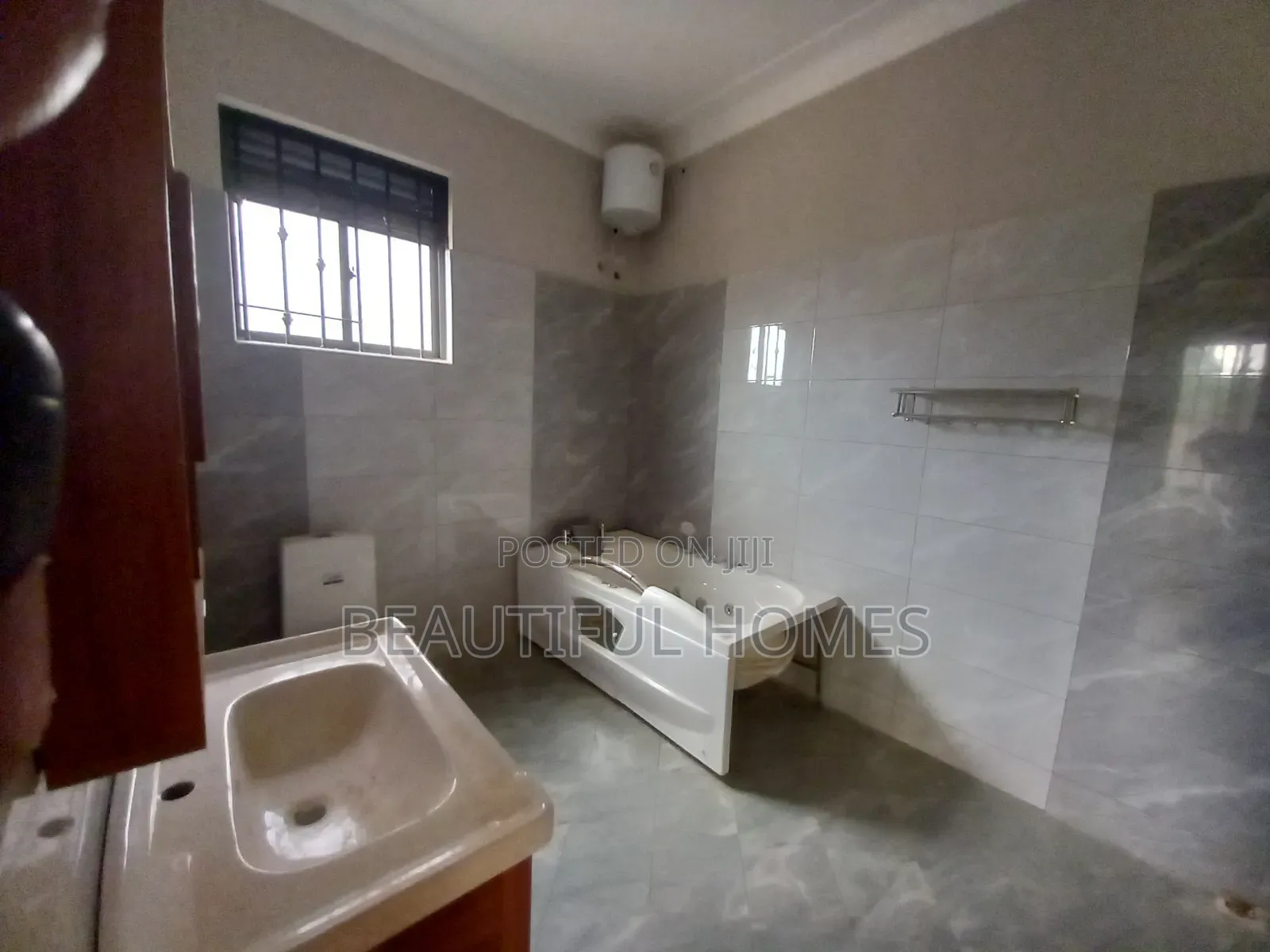 Furnished 4bdrm Duplex in Kira Mamerito for sale
