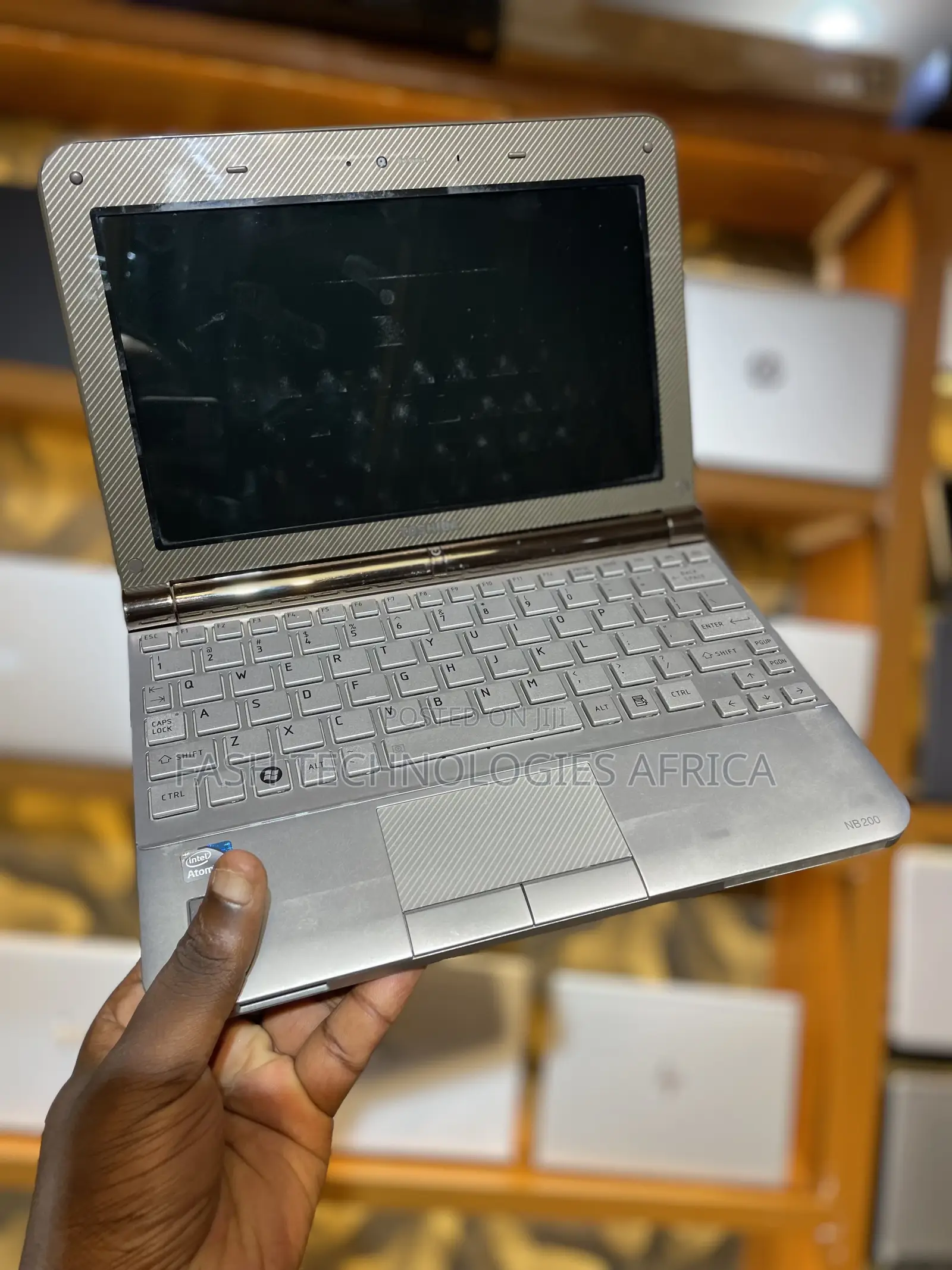 New Laptop Toshiba Satellite C55 4GB Intel Atom HDD 160GB