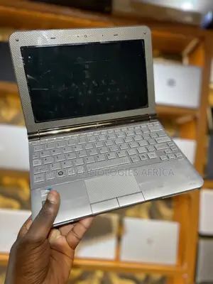 New Laptop Toshiba Satellite C55 4GB Intel Atom HDD 160GB