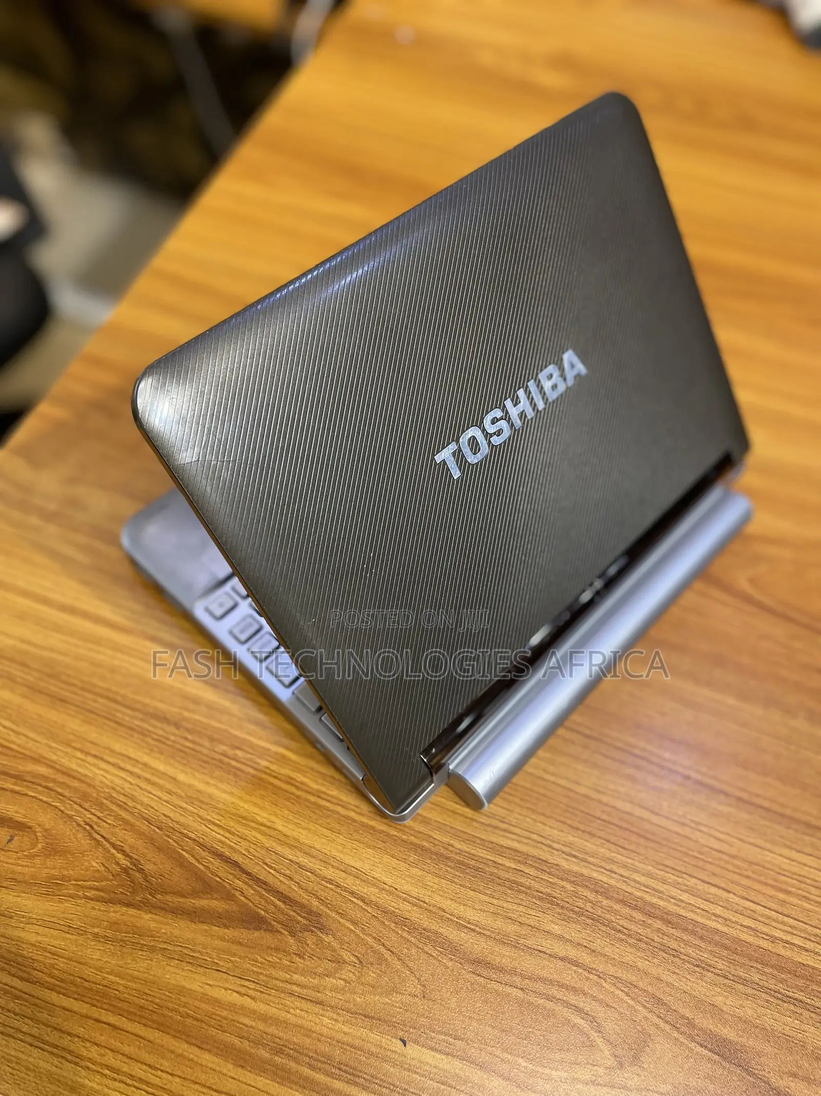 New Laptop Toshiba Satellite C55 4GB Intel Atom HDD 160GB