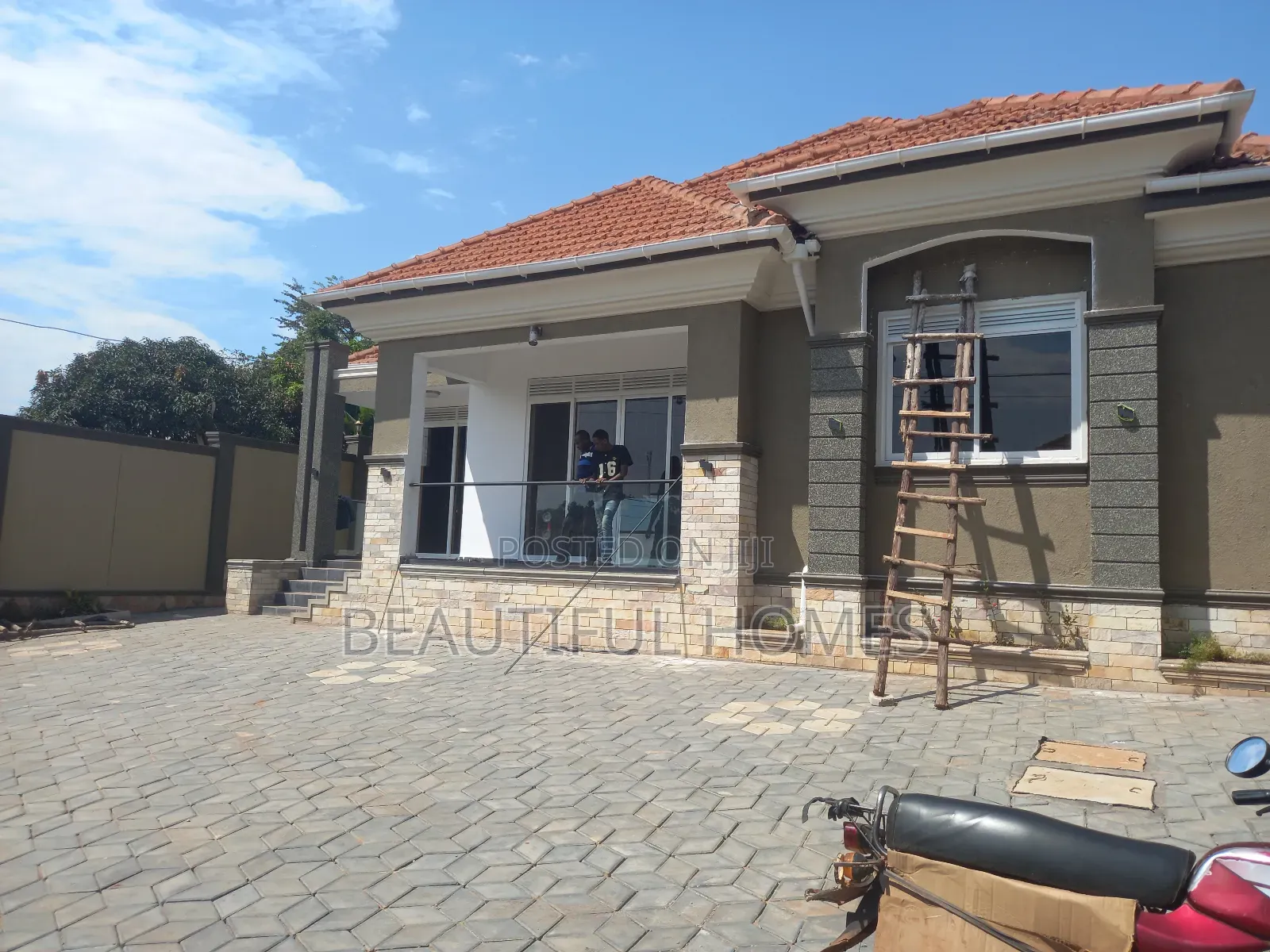 Furnished 4bdrm Bungalow in Kira for sale