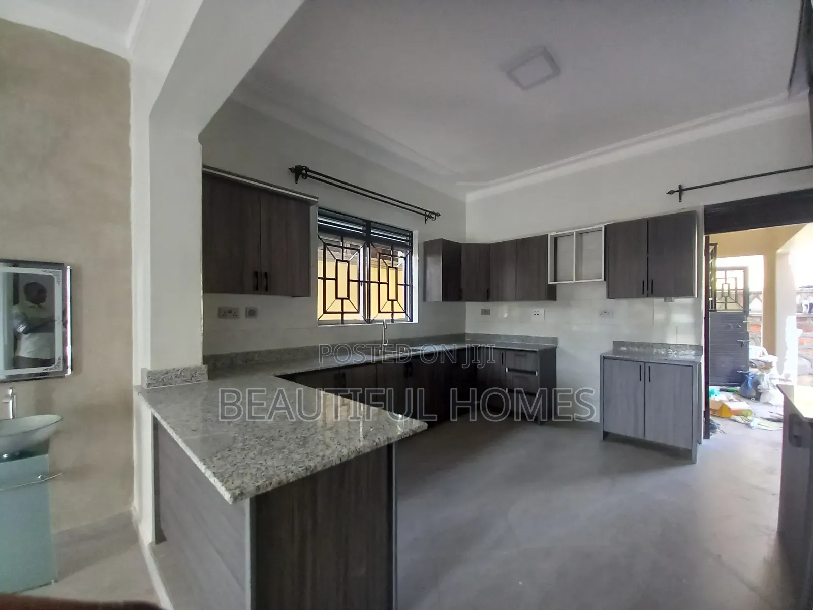 Furnished 4bdrm Bungalow in Kira for sale