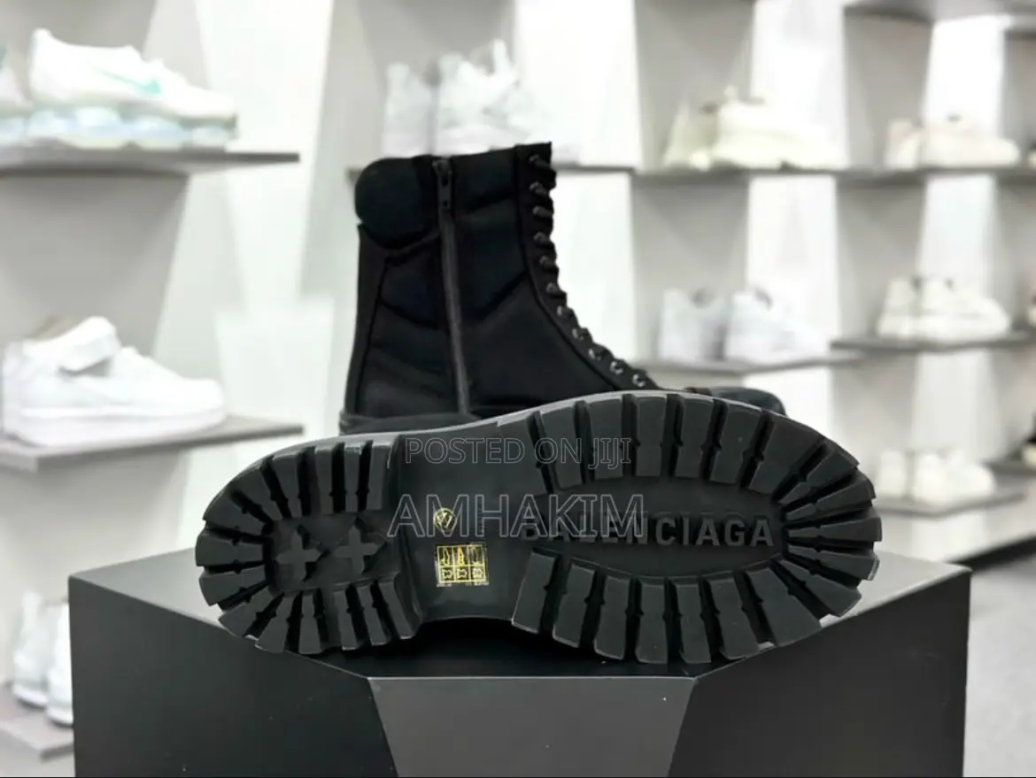 Classic Men Designer Black Balenciaga Strike Boots in Stock