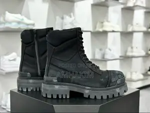 Classic Men Designer Black Balenciaga Strike Boots in Stock