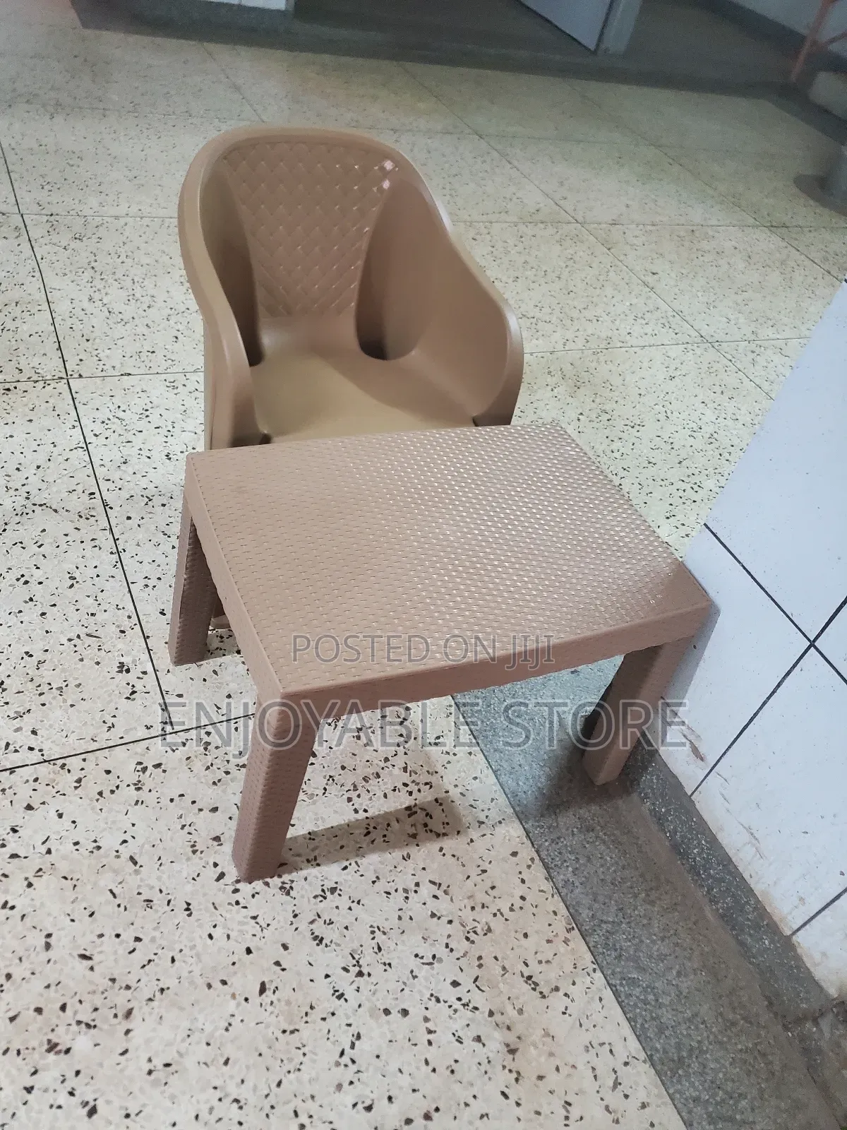 Modern Plastic Table and Chair