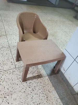 Modern Plastic Table and Chair