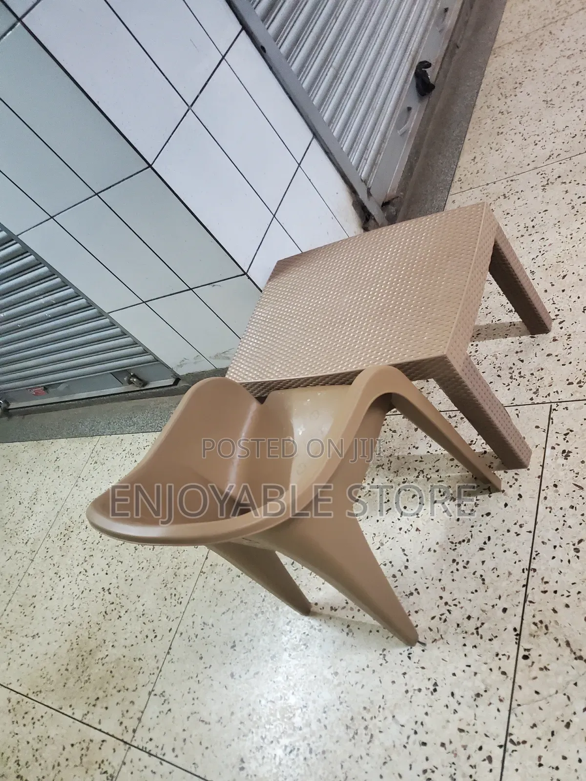 Modern Plastic Table and Chair
