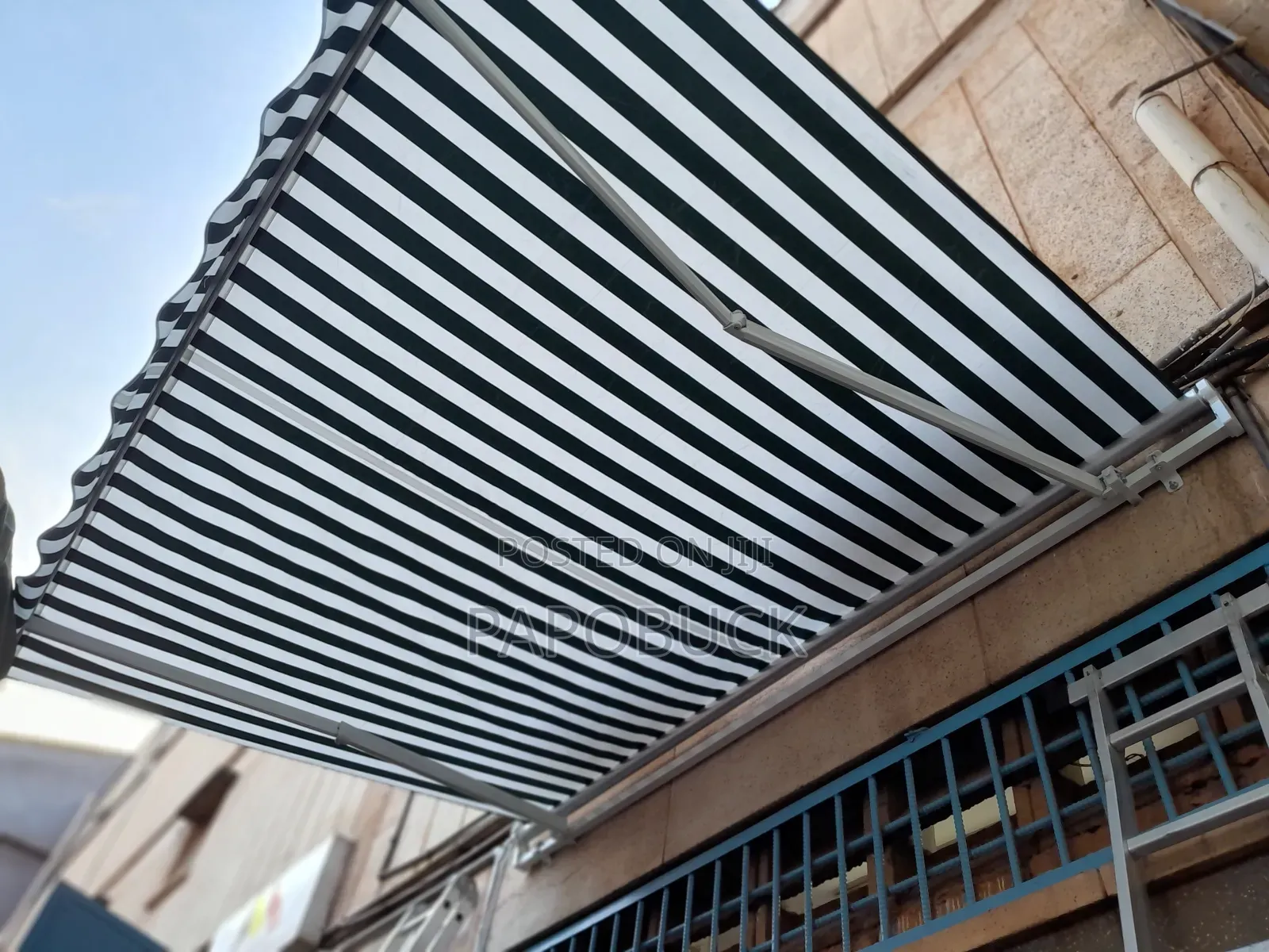 3m by 2m Retracting Awning/ Sun Shade