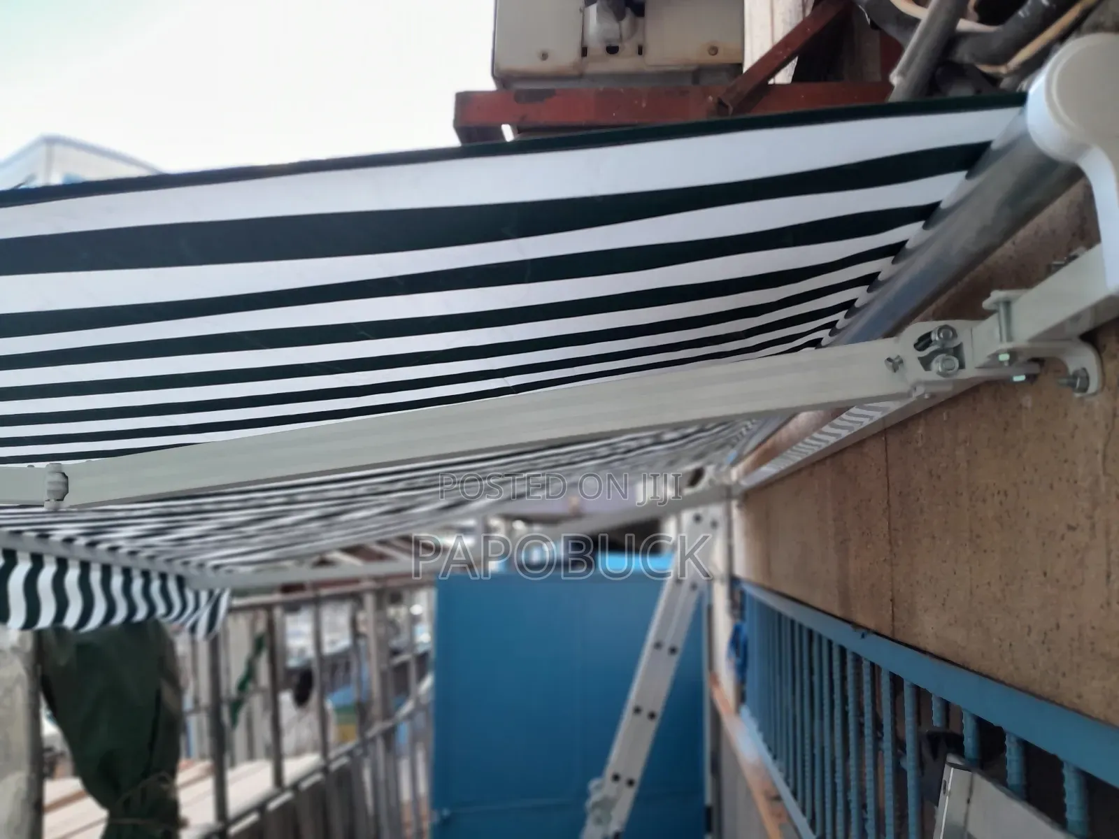 3m by 2m Retracting Awning/ Sun Shade