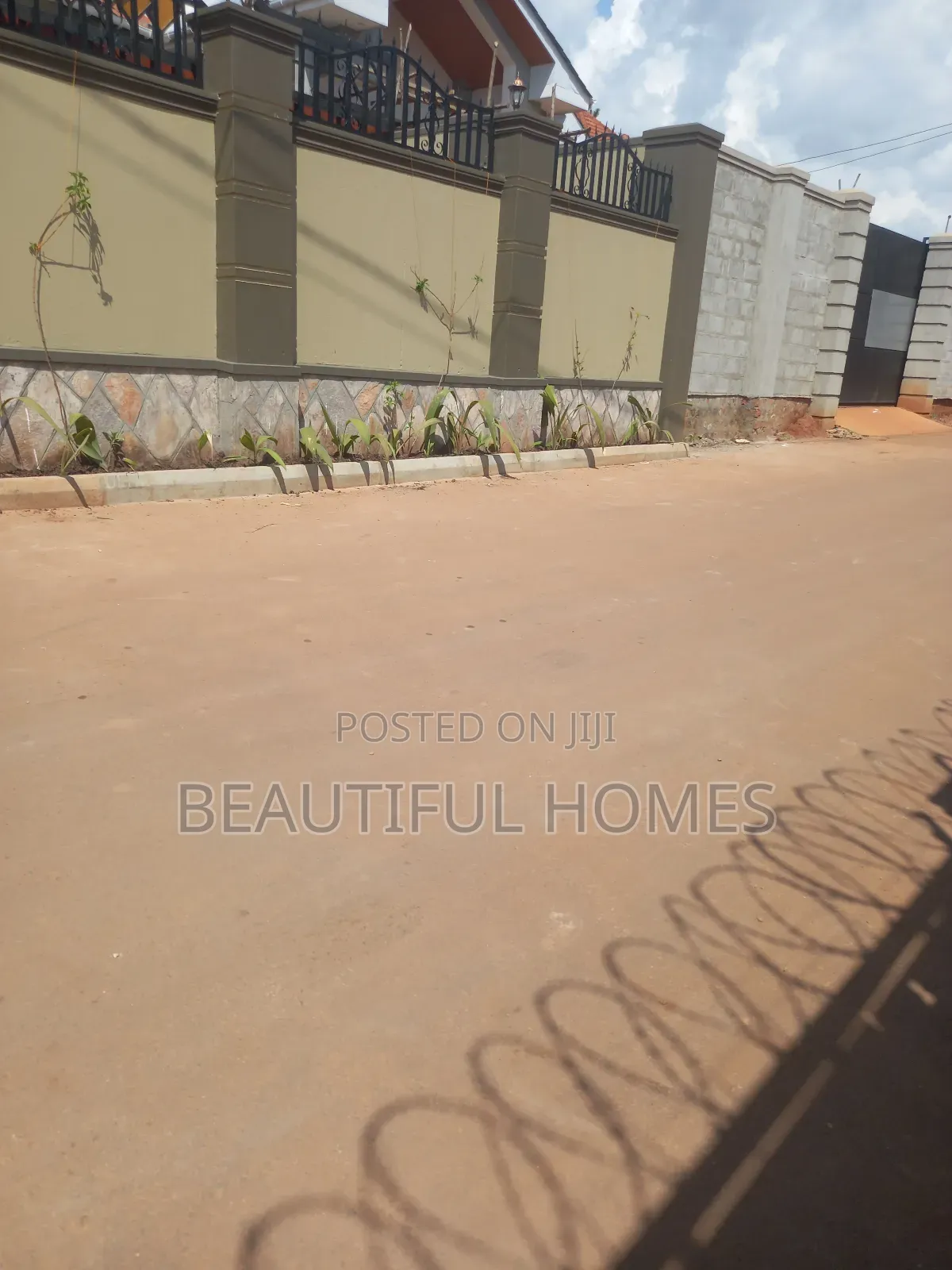 Furnished 4bdrm House in Kira for sale