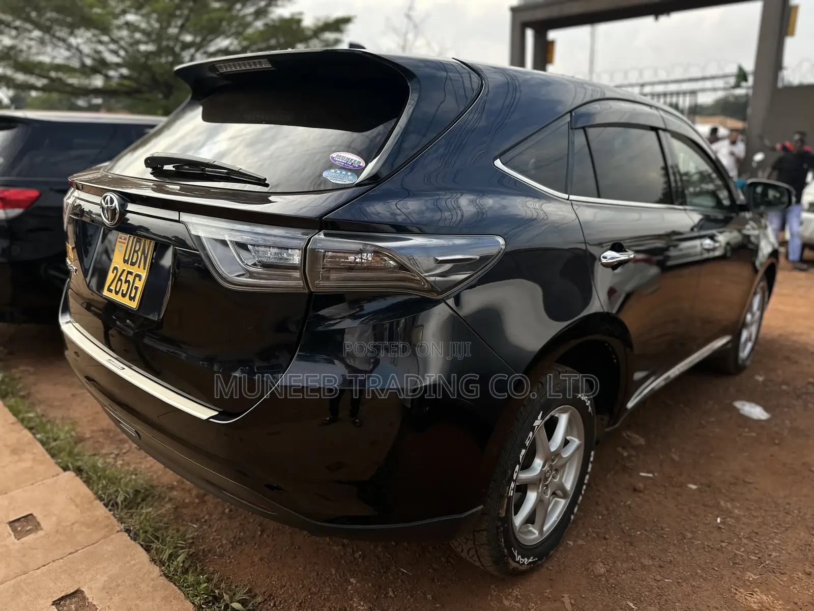 Toyota Harrier 2.0 2014 Black