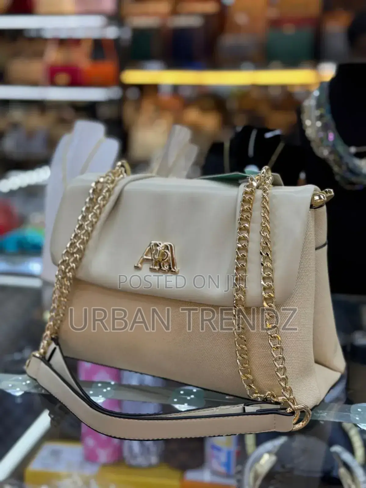 Ladies Chaine Shoulder Bags