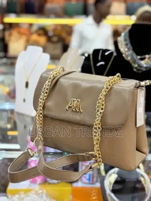 Ladies Chaine Shoulder Bags