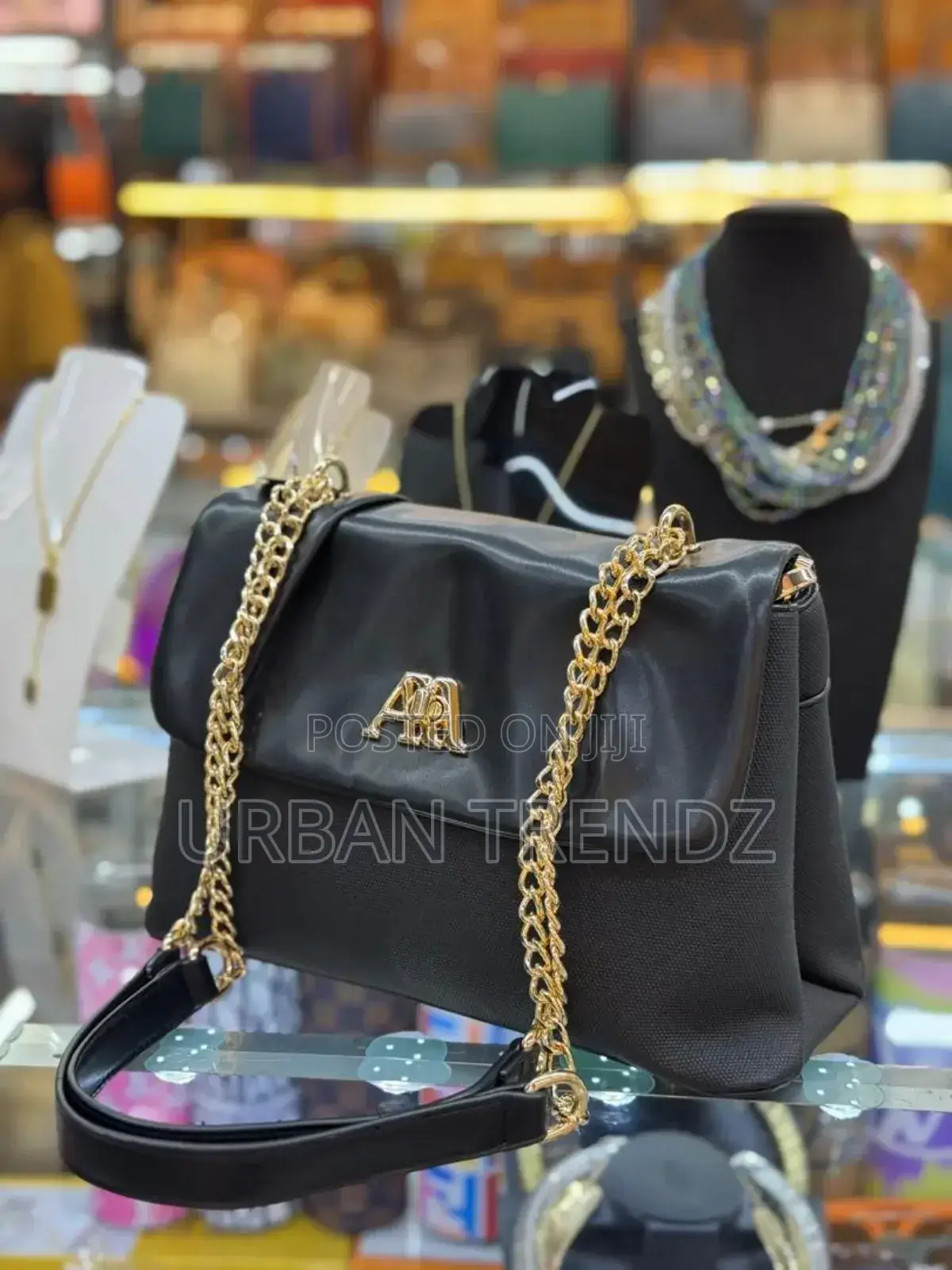 Ladies Chaine Shoulder Bags
