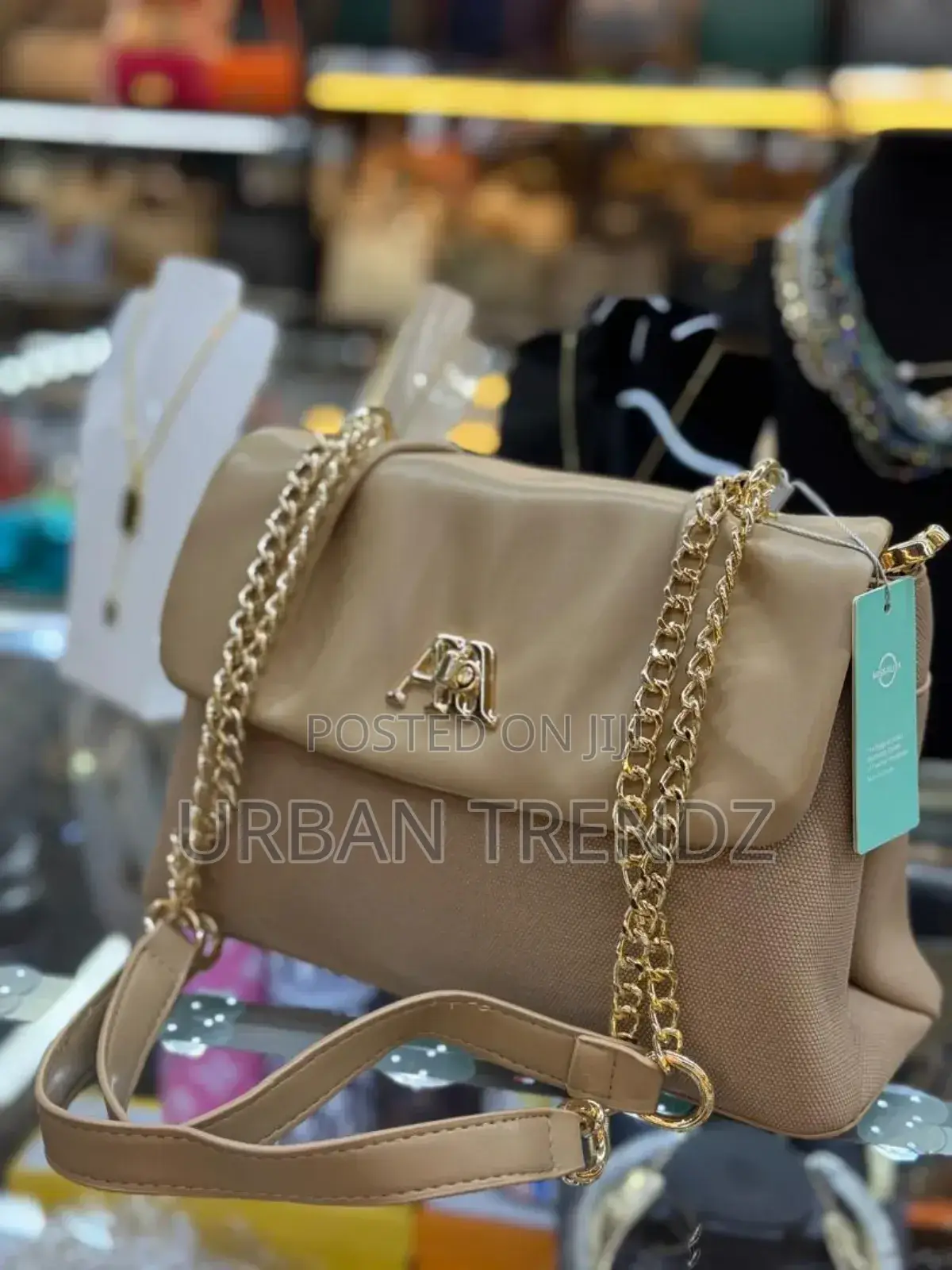 Ladies Chaine Shoulder Bags