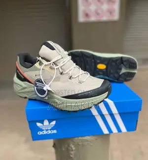 New Classic Men Columbia Sneakers in Stock